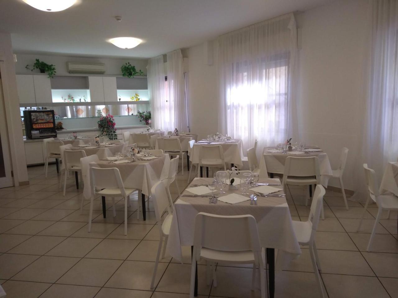 Hotel La Bella Vita Rimini Kültér fotó